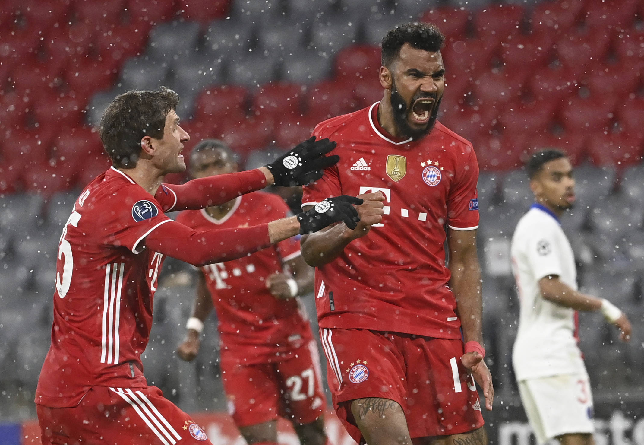 多点开花！尼克斯首发五虎狂砍98分，16分大胜猛龙（尼克斯首发五将齐发力轰98分，16分优势轻取猛龙）