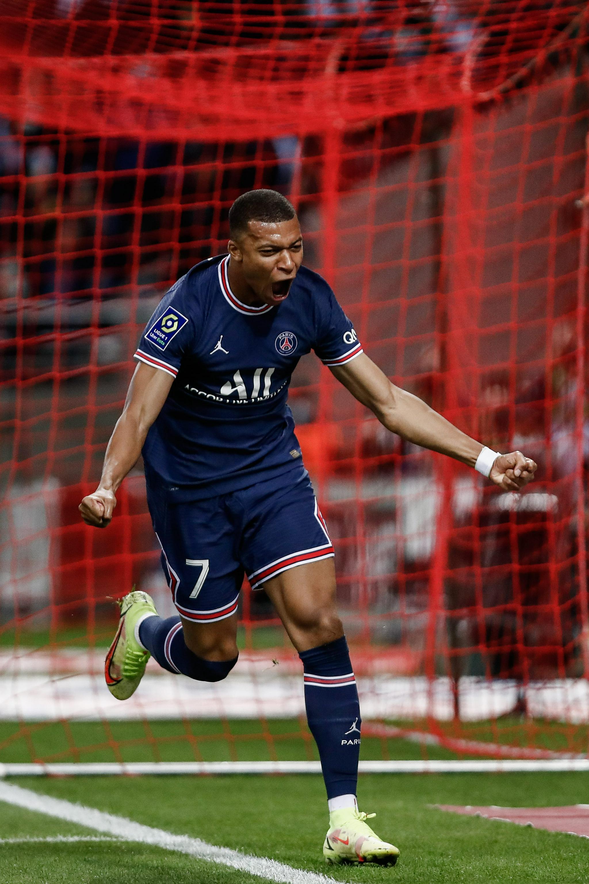 穆勒：留胡子是想尝试不同的造型，队友们很喜欢我的络腮胡（穆勒谈留胡子：想换换造型，队友都很喜欢我的络腮胡）