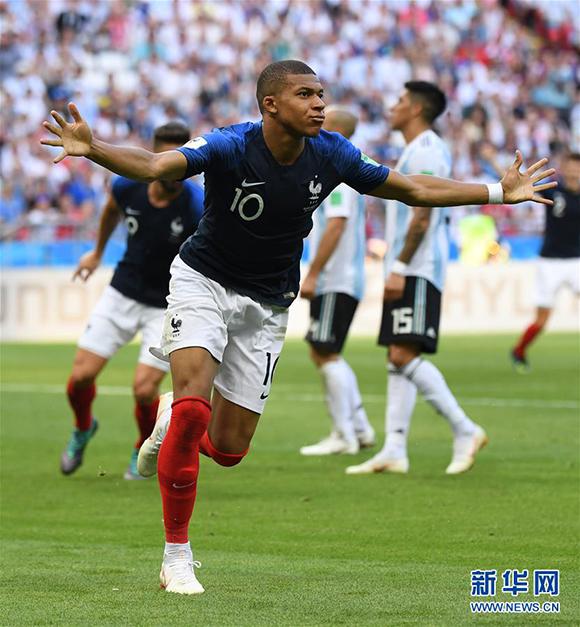 米兰达：很少有人能和斯帕莱蒂关系好，他的为人我还是不说了（米兰达：与斯帕莱蒂相处并不容易，其人品我不予置评）