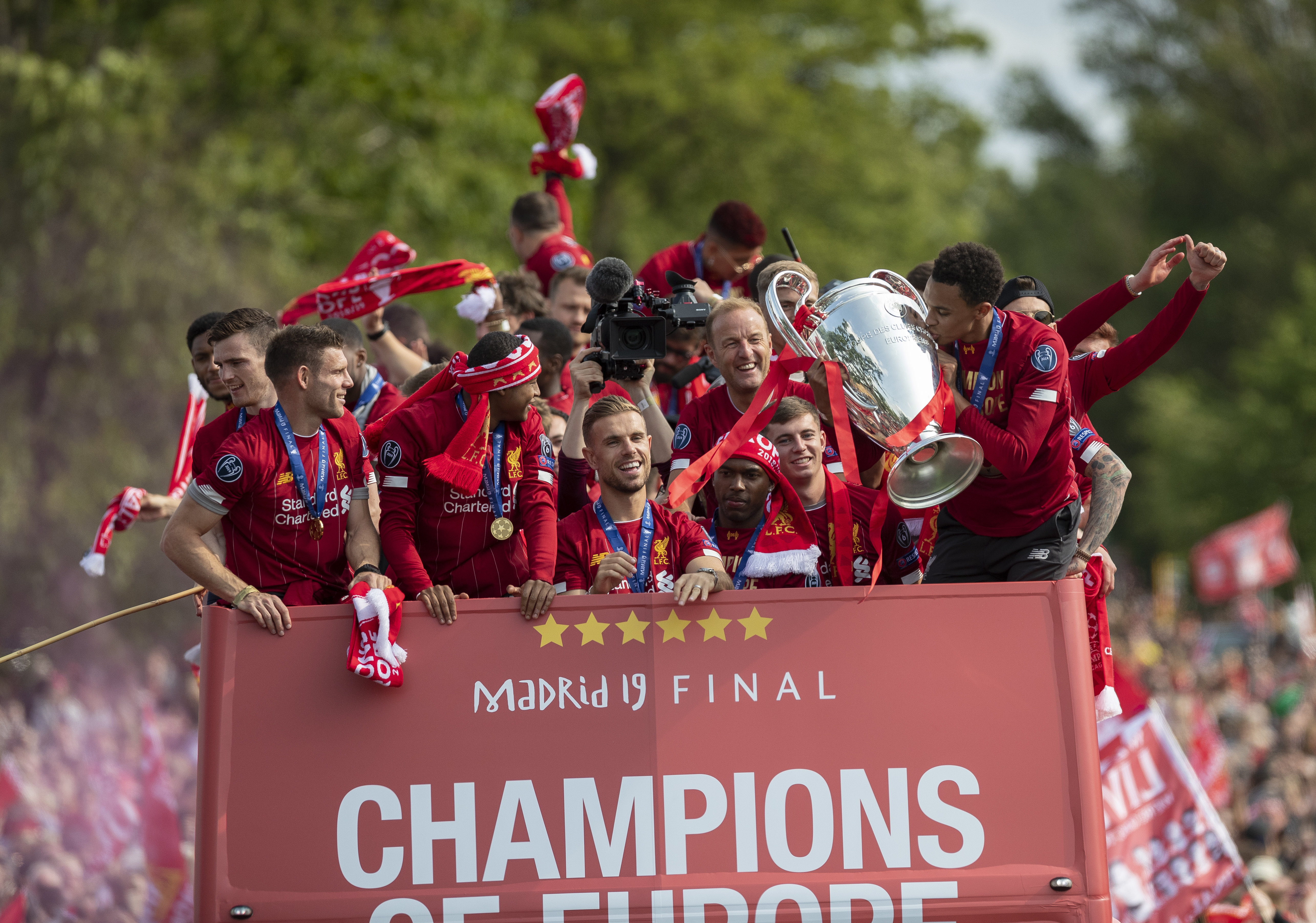 英超积分榜：阿森纳2分领先曼城，维拉第3曼联第6利物浦第10（英超积分更新：阿森纳领跑曼城2分，维拉第3、曼联第6、利物浦第10）