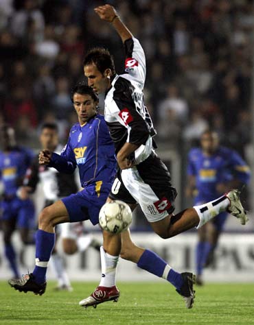 赫内斯：巴萨的债务超过13亿欧元，但在西甲却相安无事（赫内斯：巴萨债务逾13亿欧元，西甲仍未见波澜）