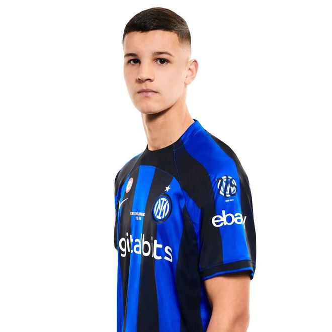 湖人浓眉哥关键封盖力助球队获胜（浓眉关键大帽定胜局，湖人取胜）