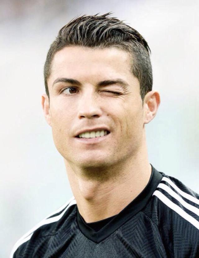 西媒：埃里克-加西亚因上半场面部受撞击后头晕在半场被换（西媒：埃里克-加西亚上半场面部受撞致头晕，中场被换下）