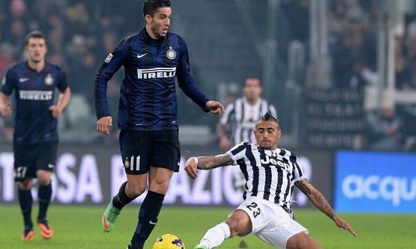 里程碑，海港中场徐新已为中国俱乐部出战200场比赛（徐新达成里程碑：代表中国俱乐部出战满200场）